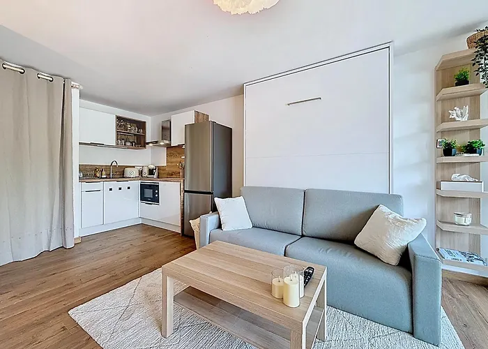 Stella, Beige Et Appartement *