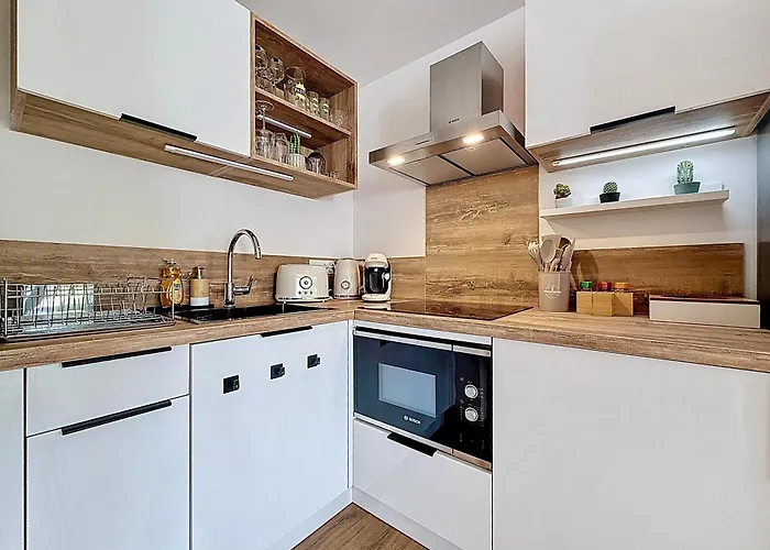 Stella, Beige Et Appartement