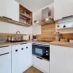 Stella, Beige Et Appartamento