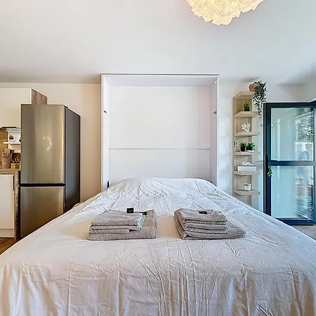 Stella, Beige Et Apartman