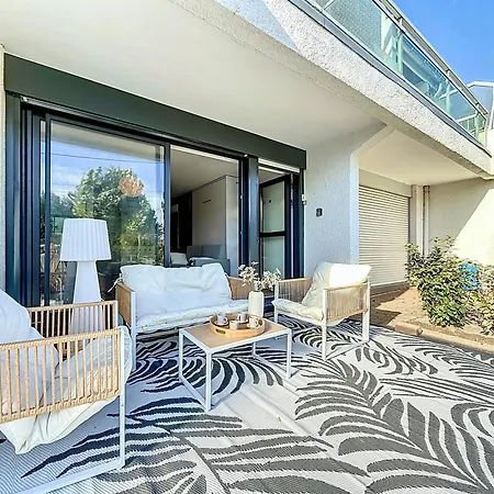 Stella, Beige Et דירה