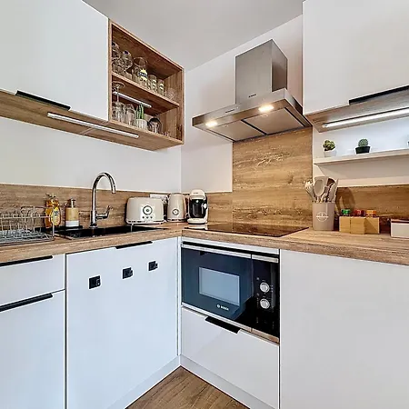 Stella, Beige Et Apartman